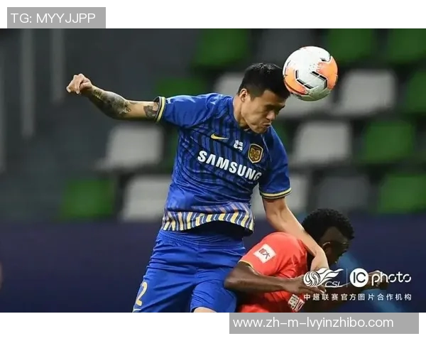 恒大与苏宁决赛次回合激战在即谁能捧起冠军奖杯的荣耀之战